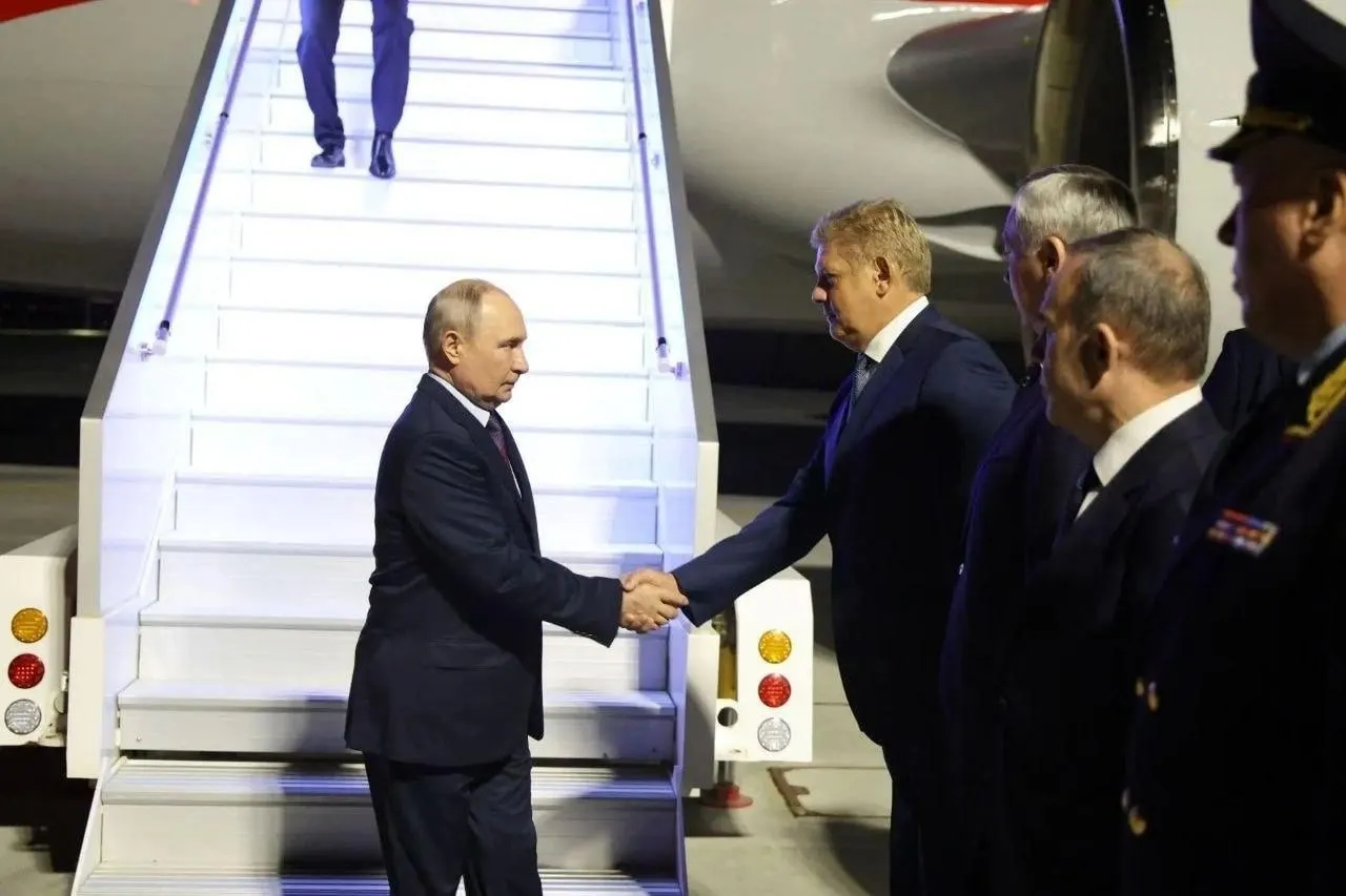 Президент России прибыл в Новосибирск для участия в церемонии открытия Сибирского кольцевого источника фотонов.