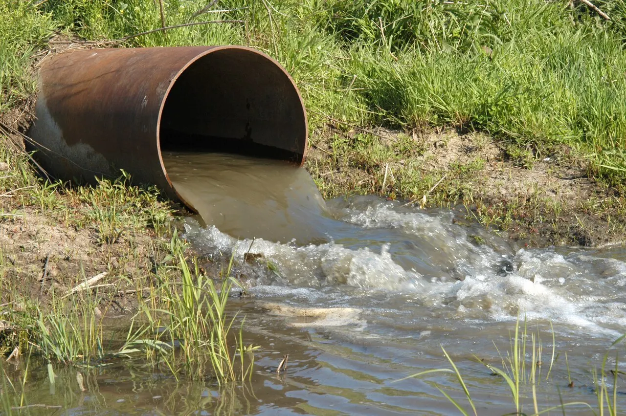 Законопроект об освобождении водоканалов от платежей за экологический вред вызывает разногласия между ведомствами и парламентскими группами и будет рассмотрен в новом созыве Государственной думы.