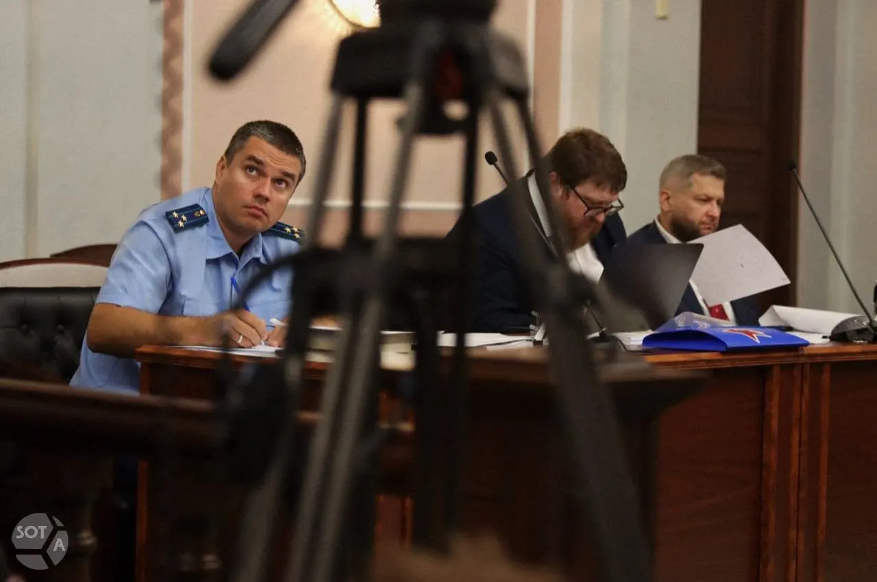 Прокурор заявил об основаниях для удовлетворения иска, ссылаясь на нарушения в финансировании партийного фонда и данные Росфинмониторинга об иностранном финансировании.