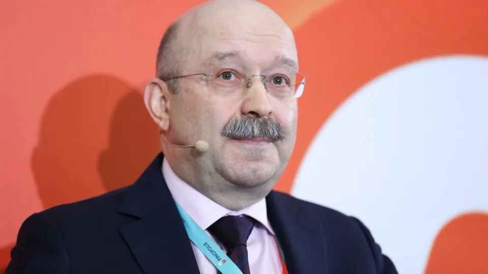 Эксперты предупреждают, что переход к милитаризованной экономике грозит кризисом, а новые призывы к мобилизации усиливают давление на бюджет и промышленность.