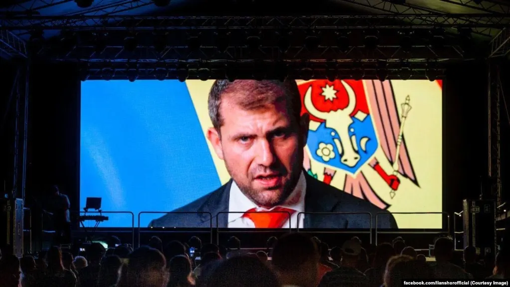 Расследование выявило масштабную схему обхода санкций через платежную фирму A7, соединявшую подделку документов и вывод средств через банки на миллиарды долларов.