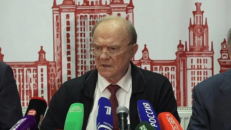 Лидер КПРФ предупредил, что без изменения политики Россия рискует ухудшением экономики, ростом тарифов на ЖКХ и социальным напряжением.