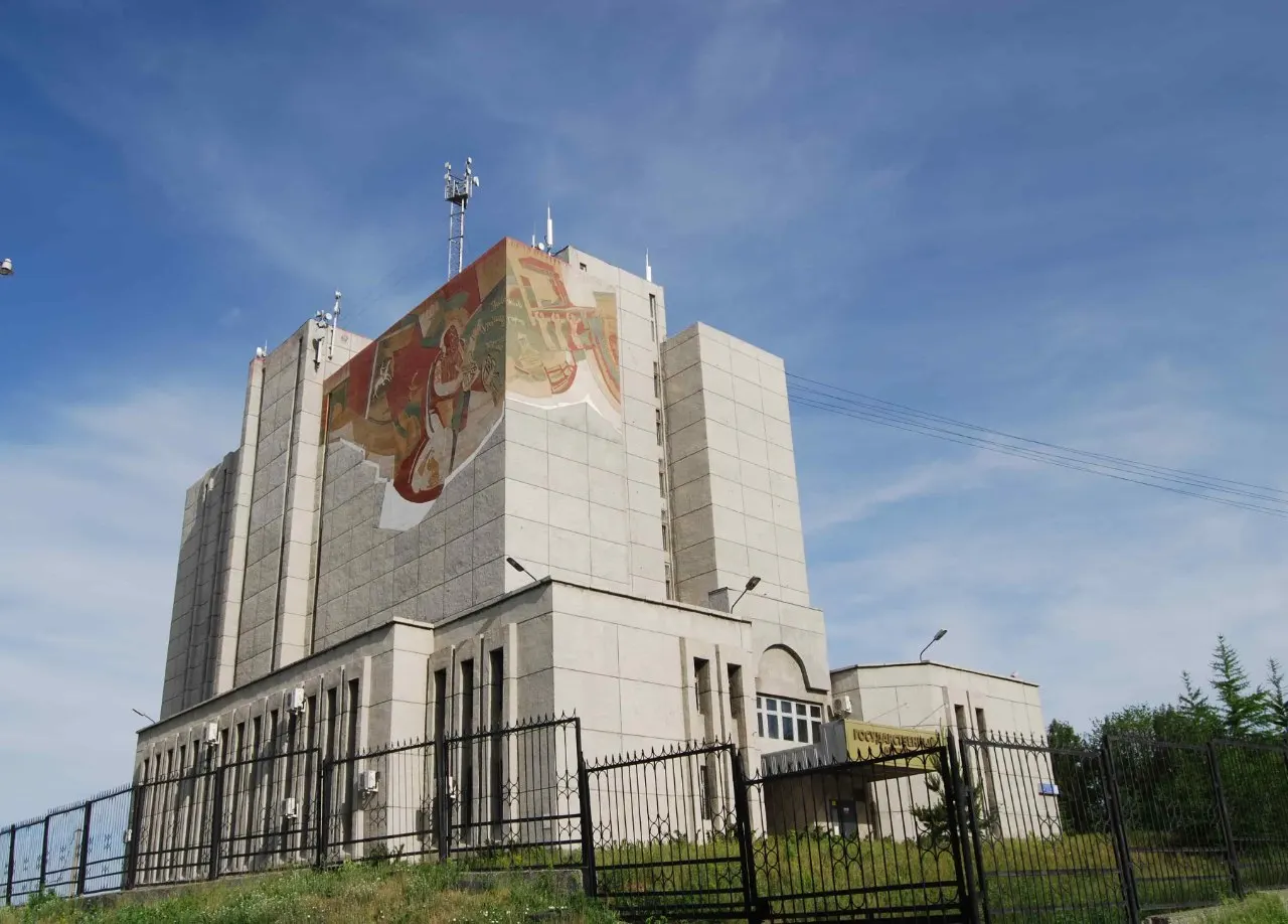 Новые правила позволяют закрывать несекретные архивы на длительный срок, что затрудняет исследования советских репрессий и память о жертвах.