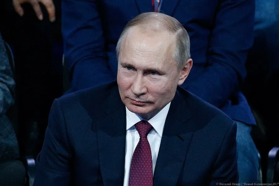Президент поручил во всех регионах создать систему независимой оценки качества и условий оказания услуг организациями социальной сферы с использованием портала Госуслуги; доклад запланирован до 1 февраля 2027 года.