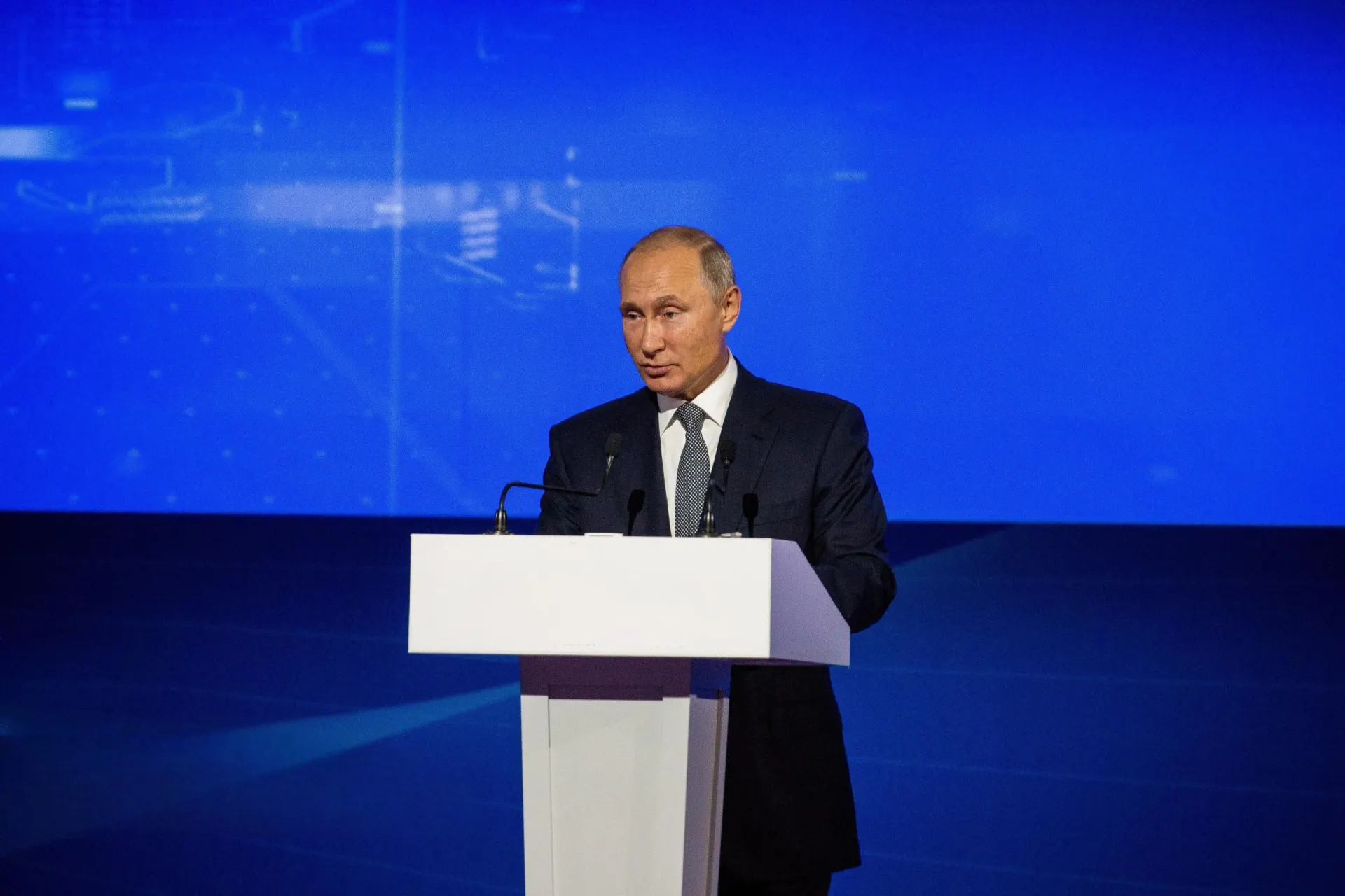 Президент выступил на форуме Валдай и сообщил, что решение о переговорах по Украине пока не принято, а развитие ситуации в зоне проведения операции требует внимания и анализа.